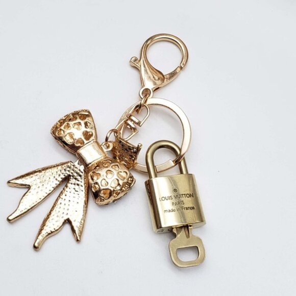100% Auth Louis Vuitton Lock & Key with unbranded Bagcharm, Keycharm, Keychain - Picture 3 of 7